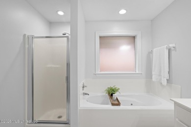 Move-in ready and absolutely immaculate. This charming 2-bedroom - photo 23