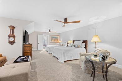 Stunning, custom-built home located on a double lot in a small - photo 27