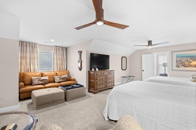Stunning, custom-built home located on a double lot in a small - photo 28