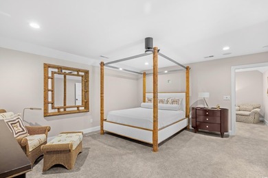 Stunning, custom-built home located on a double lot in a small - photo 29