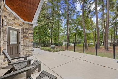 Stunning, custom-built home located on a double lot in a small - photo 32