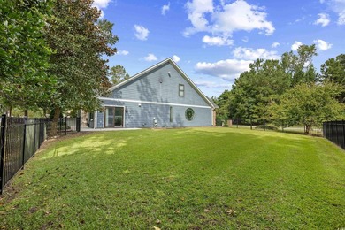 Stunning, custom-built home located on a double lot in a small - photo 34