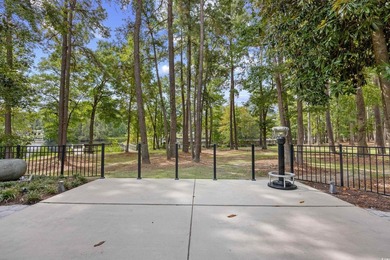 Stunning, custom-built home located on a double lot in a small - photo 35