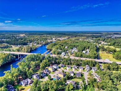 Stunning, custom-built home located on a double lot in a small - photo 40