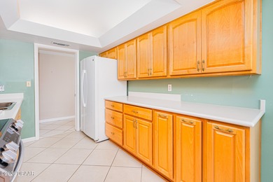 Perched high above the shoreline, this exceptional 12th-floor