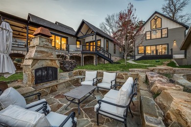 STUNNING & BEAUTIFULLY UPDATED multi-generational property HAS - photo 4