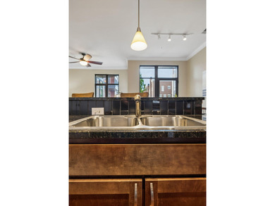 Beautifully updated 1-bedroom, 1-bath condo in downtown - photo 16