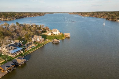 STUNNING & BEAUTIFULLY UPDATED multi-generational property HAS - photo 6