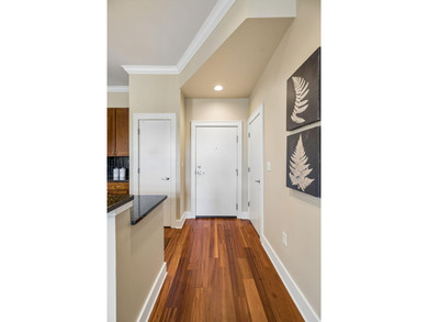 Beautifully updated 1-bedroom, 1-bath condo in downtown - photo 20