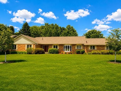 Quality-built brick ranch in desirable River Forest Estates! - photo 1