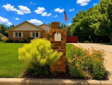 Quality-built brick ranch in desirable River Forest Estates! - photo 4