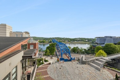 Beautifully updated 1-bedroom, 1-bath condo in downtown - photo 32