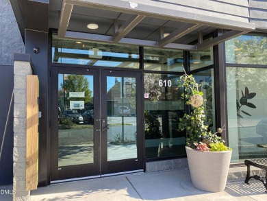 Lovely 1-bedroom condo in Bull City Commons Condominiums. Walk