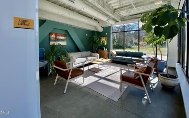 Lovely 1-bedroom condo in Bull City Commons Condominiums. Walk