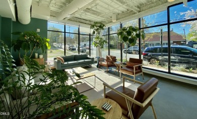 Lovely 1-bedroom condo in Bull City Commons Condominiums. Walk