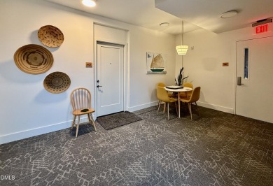 Lovely 1-bedroom condo in Bull City Commons Condominiums. Walk