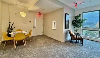 Lovely 1-bedroom condo in Bull City Commons Condominiums. Walk