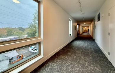 Lovely 1-bedroom condo in Bull City Commons Condominiums. Walk