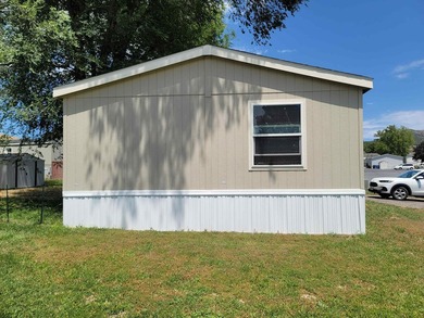 Charming home, that shows well and is very inviting as you step - photo 18