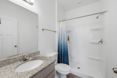 Beautifully maintained 3-bedroom, 3 bath townhome offering a - photo 25