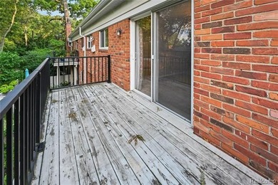 2-bedroom condo is nestled in a quiet neighborhood. The exterior - photo 28