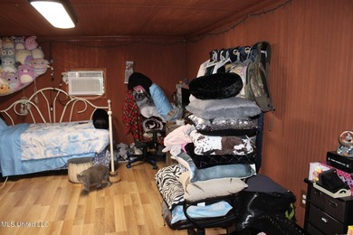 MULTI HOME PROPERTY! Welcome to your outdoorsman's paradise -- - photo 36