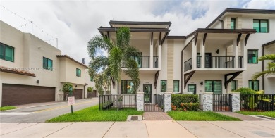 Lake Townhome/Townhouse For Sale in Doral, Florida