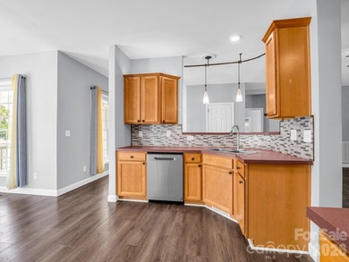 Brand new roof! 3 Bedrooms + Office, large upstairs flex space - photo 12