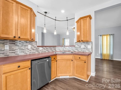 Brand new roof! 3 Bedrooms + Office, large upstairs flex space - photo 13