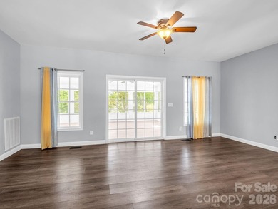 Brand new roof! 3 Bedrooms + Office, large upstairs flex space - photo 14