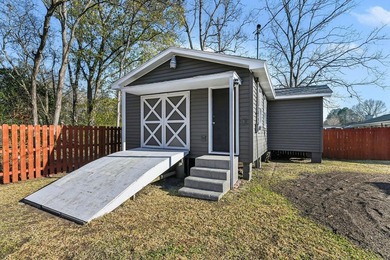 Set on a quiet street in the established Greenwood Park - photo 14