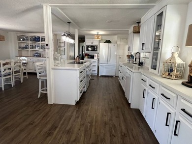 Talk about GORGEOUS!! Time to live large in the breathtaking - photo 4