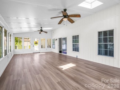 Brand new roof! 3 Bedrooms + Office, large upstairs flex space - photo 17
