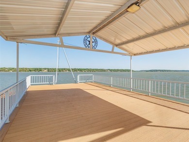 Built in 2021, this well-constructed lake house showcases - photo 24