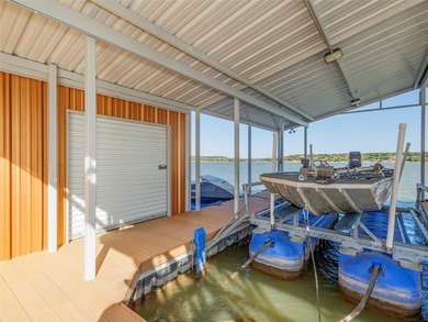 Built in 2021, this well-constructed lake house showcases - photo 26