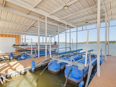 Built in 2021, this well-constructed lake house showcases - photo 28