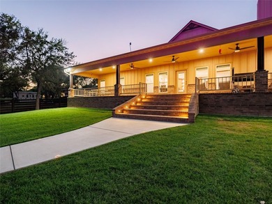 Built in 2021, this well-constructed lake house showcases - photo 31