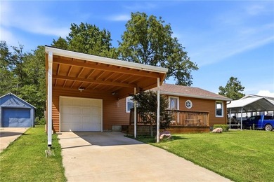 Welcome home to this charming 2-bedroom, 1-bath home in the - photo 3