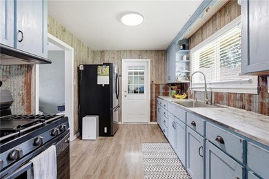 Welcome home to this charming 2-bedroom, 1-bath home in the - photo 10