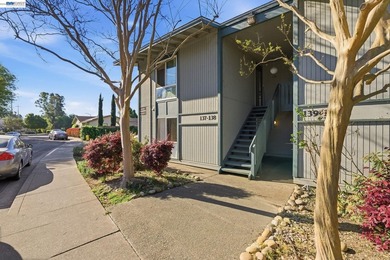 Welcome to this beautifully updated 1-bedroom, 1-bath - photo 2