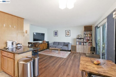 Welcome to this beautifully updated 1-bedroom, 1-bath - photo 3