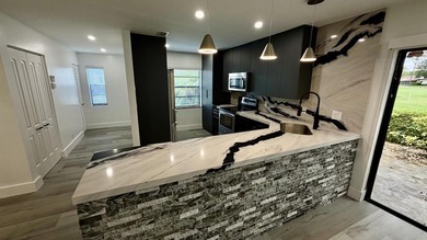Exceptional & Rarely Available Ground-Floor Corner Residence - photo 1
