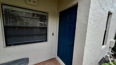 Exceptional & Rarely Available Ground-Floor Corner Residence - photo 3