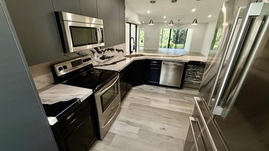 Exceptional & Rarely Available Ground-Floor Corner Residence - photo 8