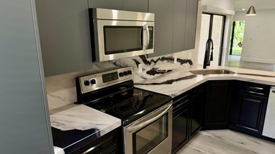Exceptional & Rarely Available Ground-Floor Corner Residence - photo 9