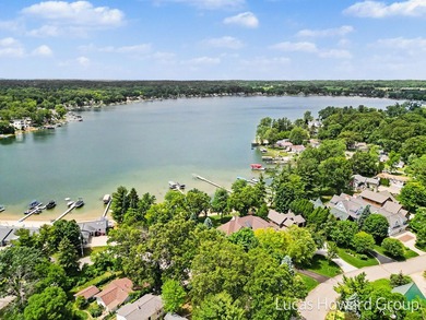 Tucked away on a private shared drive, this lovely 3-bed 2-bath - photo 2