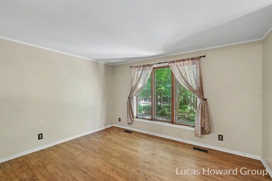 Tucked away on a private shared drive, this lovely 3-bed 2-bath - photo 4