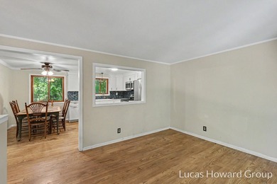 Tucked away on a private shared drive, this lovely 3-bed 2-bath - photo 5