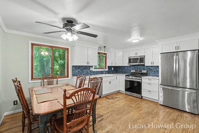 Tucked away on a private shared drive, this lovely 3-bed 2-bath - photo 8
