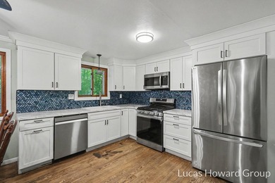 Tucked away on a private shared drive, this lovely 3-bed 2-bath - photo 9